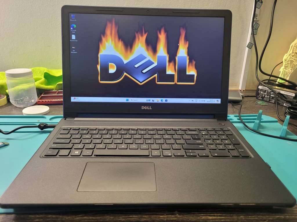 DELL VOSTRO 3568*i5-7200U*FHD 1920X1080*500GB SSD*8GB DDR4*