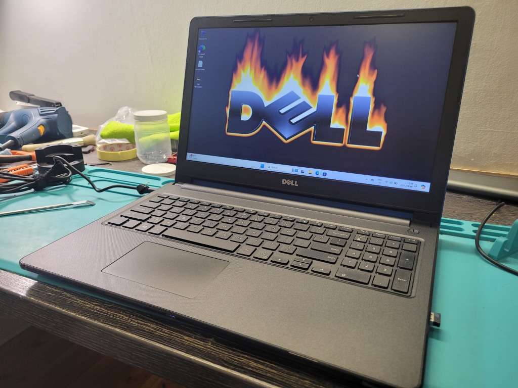 DELL VOSTRO 3568*i5-7200U*FHD 1920X1080*500GB SSD*8GB DDR4*
