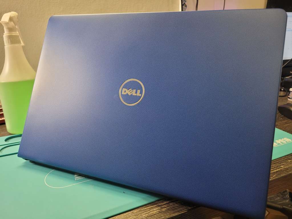 DELL VOSTRO 3568*i5-7200U*FHD 1920X1080*500GB SSD*8GB DDR4*