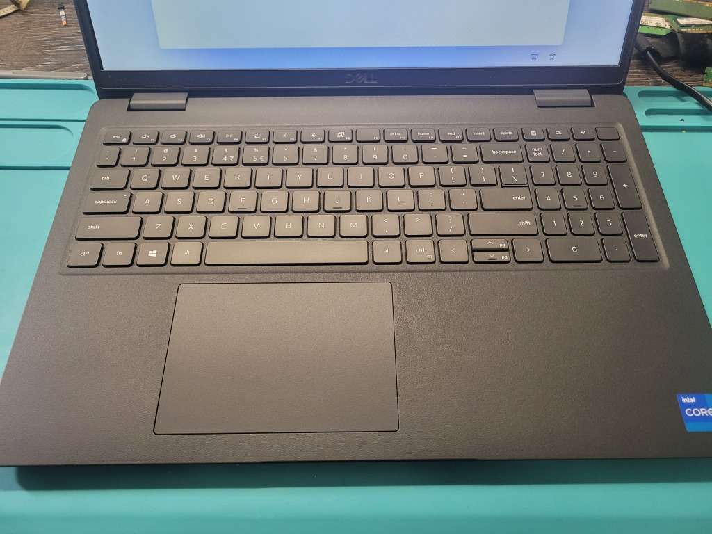 VERY FAST!*11TH GEN BEAST!*DELL LATITUDE 3520*i5-1135G7*8GB DDR4*256GB SSD*HD*