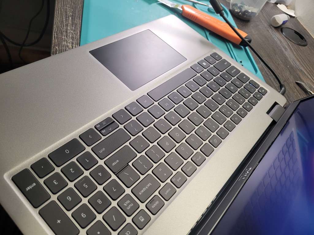 *11TH GEN*DELL LATITUDE 3520*i5-1135G7*16GB DDR4*512GB SSD*FHD*