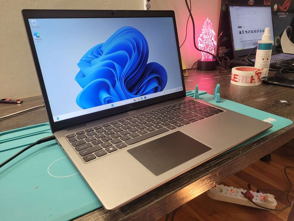 *11TH GEN*DELL LATITUDE 3520*i5-1135G7*16GB DDR4*512GB SSD*FHD*