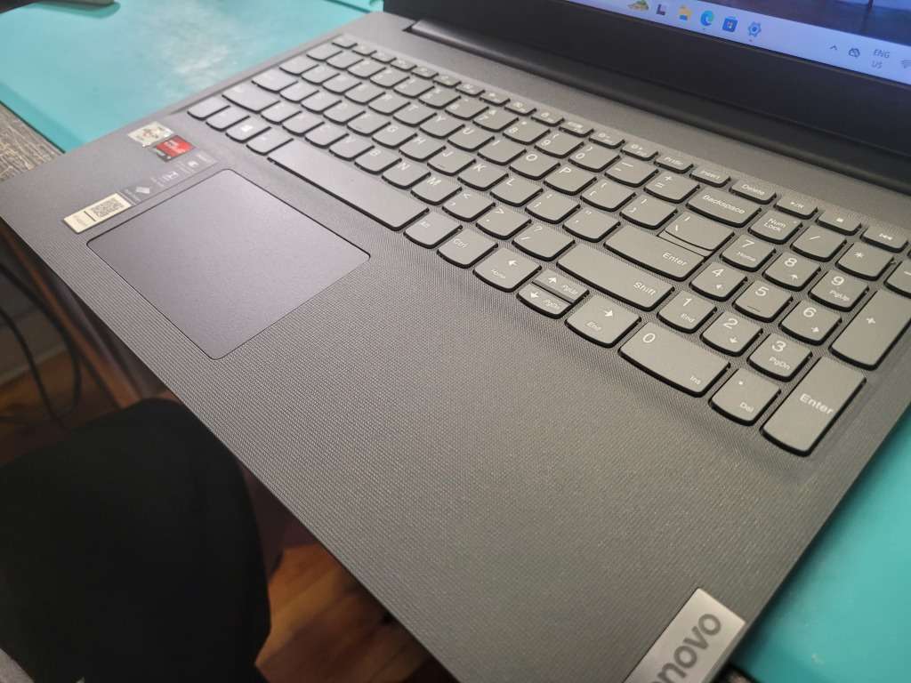 MASSIVE SPEC!*CLOSE TO NEW!*LENOVO IDEAPAD 3*ATHLON SILVER 3050U*8GB DDR4*512GB SSD*RADEON GRAPHICS