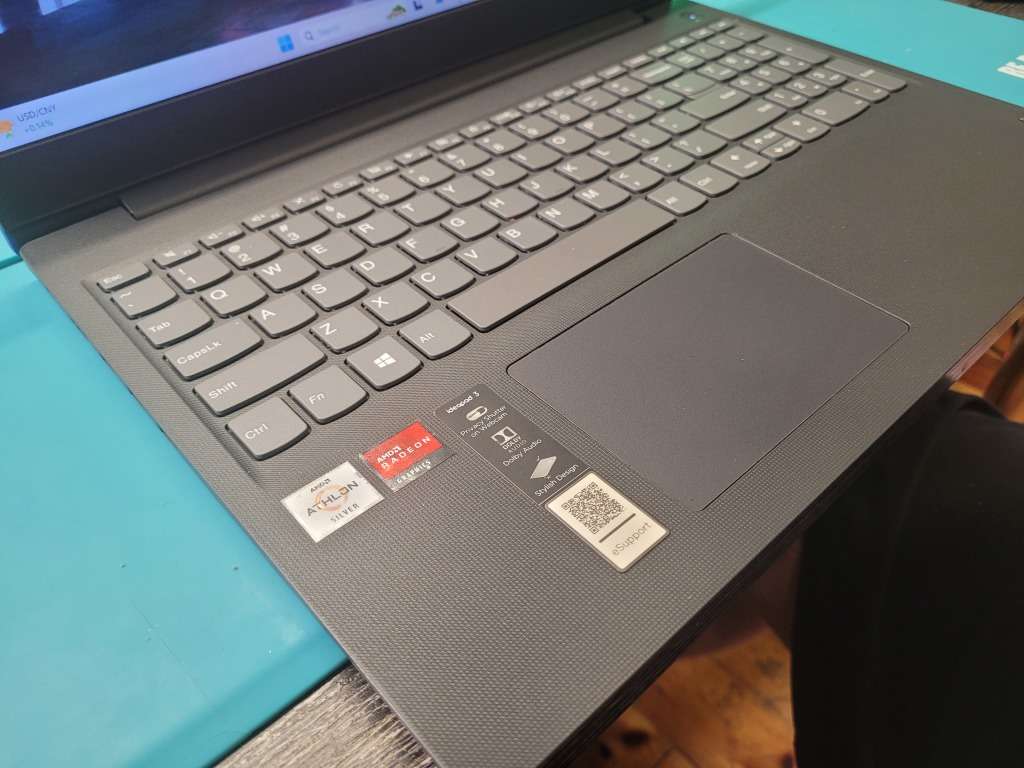 MASSIVE SPEC!*CLOSE TO NEW!*LENOVO IDEAPAD 3*ATHLON SILVER 3050U*8GB DDR4*512GB SSD*RADEON GRAPHICS