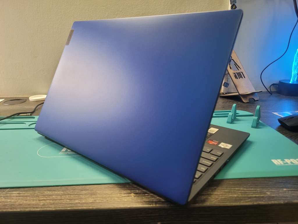 MASSIVE SPEC!*CLOSE TO NEW!*LENOVO IDEAPAD 3*ATHLON SILVER 3050U*8GB DDR4*512GB SSD*RADEON GRAPHICS