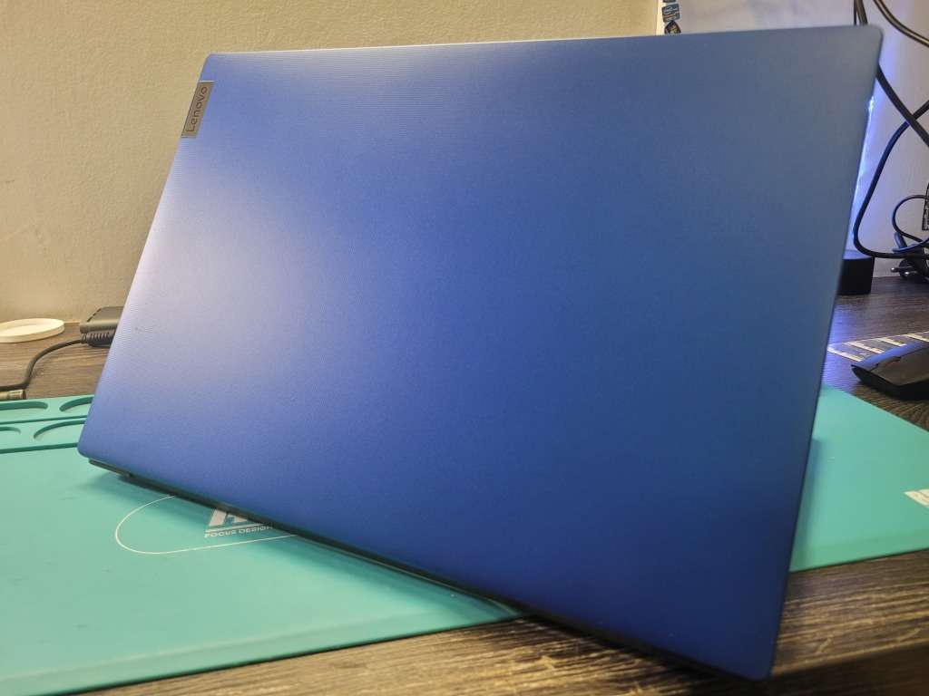 MASSIVE SPEC!*CLOSE TO NEW!*LENOVO IDEAPAD 3*ATHLON SILVER 3050U*8GB DDR4*512GB SSD*RADEON GRAPHICS