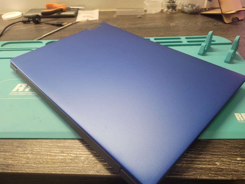 MASSIVE SPEC!*CLOSE TO NEW!*LENOVO IDEAPAD 3*ATHLON SILVER 3050U*8GB DDR4*512GB SSD*RADEON GRAPHICS