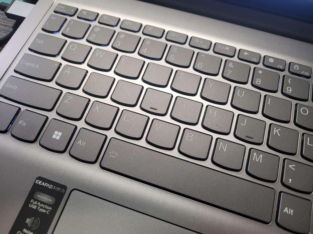 BEAST!*12th gen BEAST!!*LENOVO IDEAPAD 3i*i5-1235U*8GB DDR4*512GB SSD*FHD*IRIS GRAPHICS*