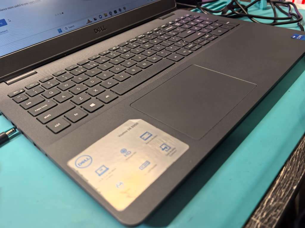 BEAST SPECS!*11TH*DELL VOSTRO 3500*i5-1135G7*8GB DDR4*EVO 250GB SSD*FHD*XE GRAPHICS