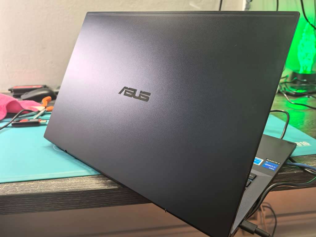 BEAST SPECS!*12th GEN i5!*ASUS EXPERTBOOK B2502*i5-1240P*8GB RAM*256GB SSD*FHD*G7 GRAPHICS*