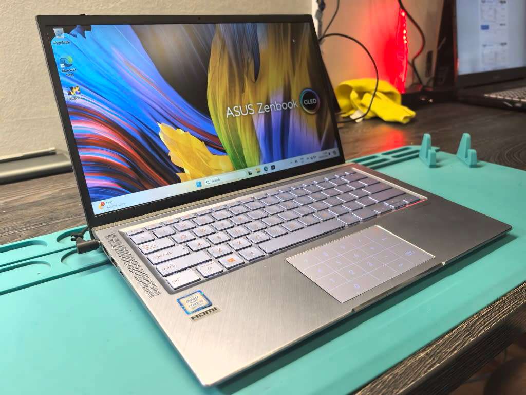 ASUS ZENBOOK 14 U431F*i5-8265U*8GB DDR4*512GB SSD*FHD*NANOEDGE*