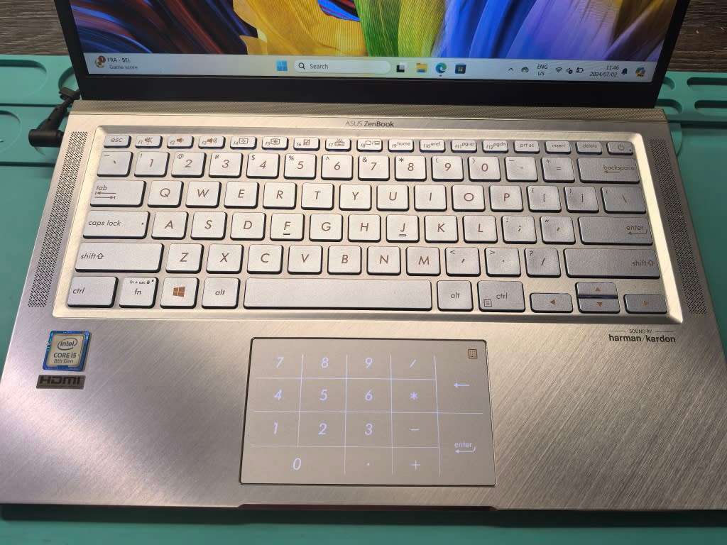 ASUS ZENBOOK 14 U431F*i5-8265U*8GB DDR4*512GB SSD*FHD*NANOEDGE*