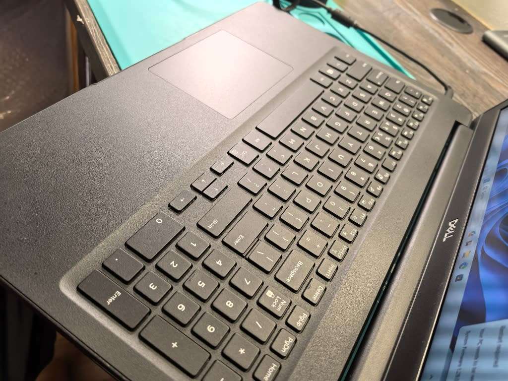 8TH GEN QUAD CORE*DELL LATITUDE 3500*i5-8265U*8GB*256GB HDD*FHD*