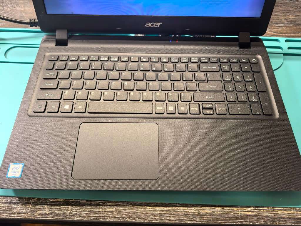 ACER EX2540-i3-6006U-8GB DDR4 RAM-240GB SSD-HD-DVD