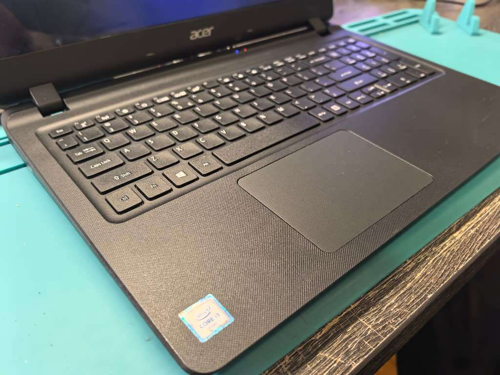 ACER EX2540-i3-6006U-8GB DDR4 RAM-240GB SSD-HD-DVD