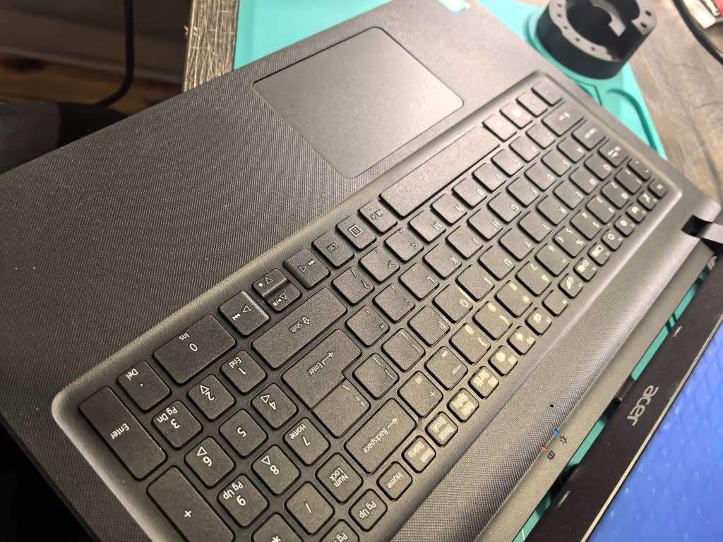 ACER EX2540-i3-6006U-8GB DDR4 RAM-240GB SSD-HD-DVD