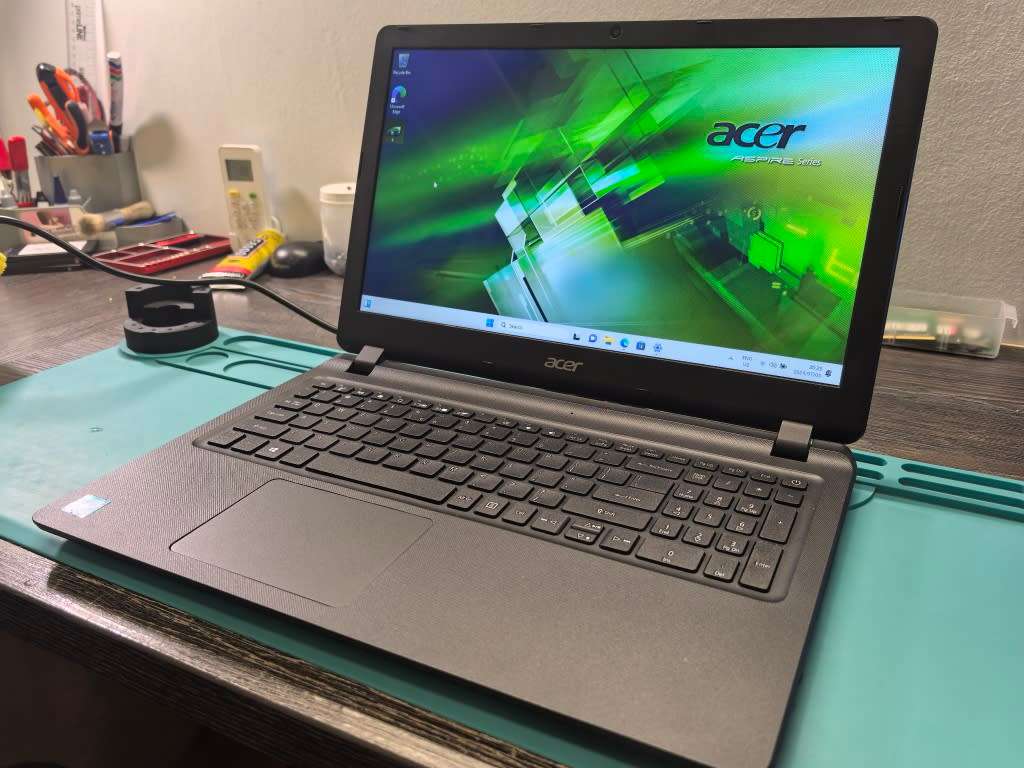 ACER EX2540-i3-6006U-8GB DDR4 RAM-240GB SSD-HD-DVD