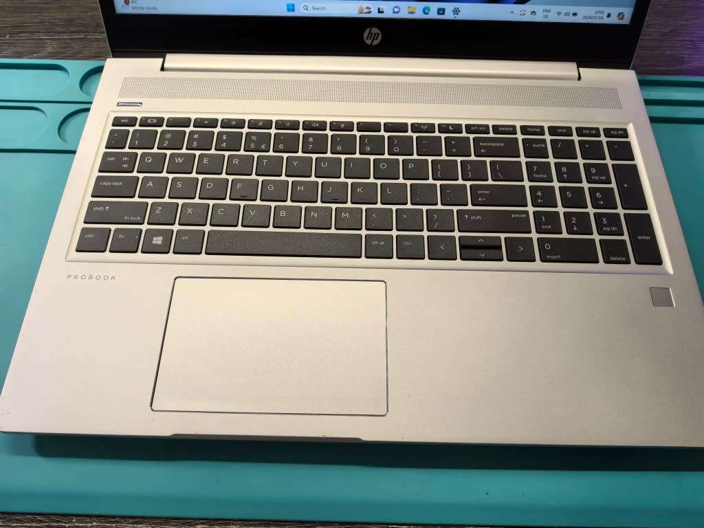 HP ProBook 450 G6 15.6" i5-8265U 8GB DDR4 250GB SSD UHD Graphics HD Quad Core