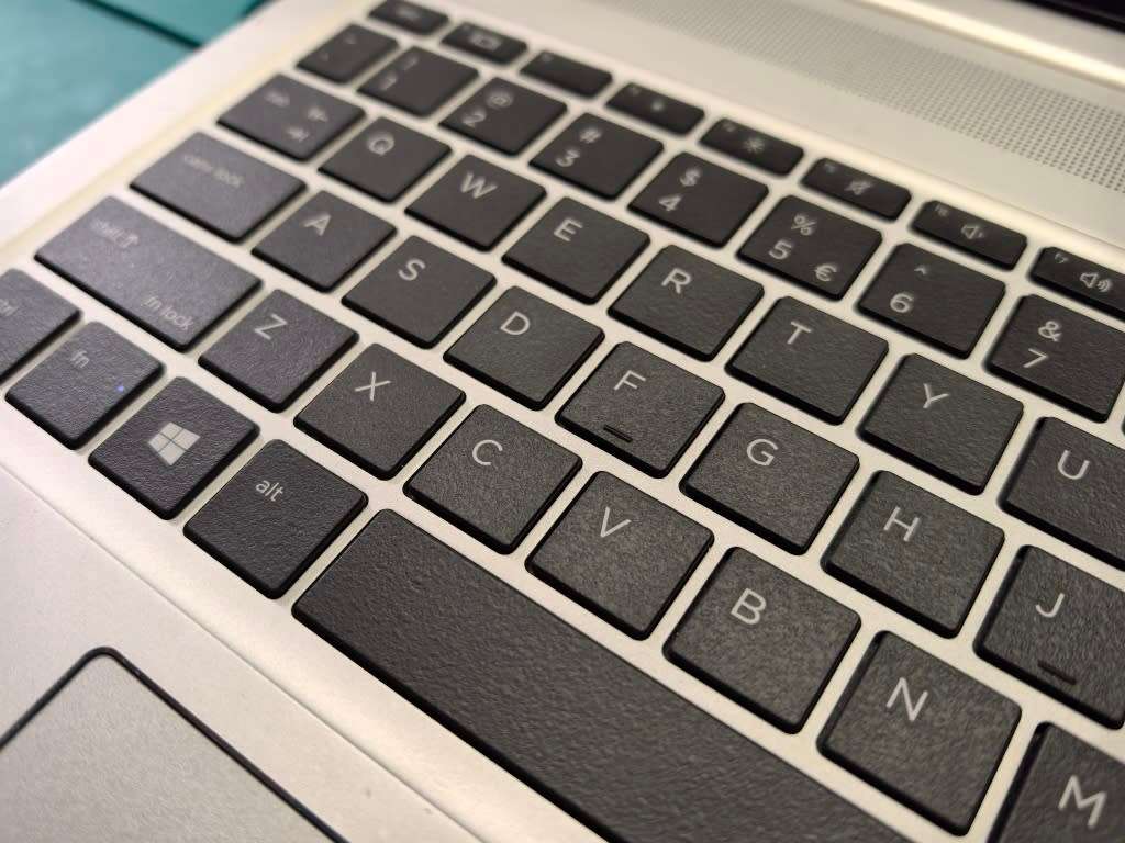 HP ProBook 450 G6 15.6" i5-8265U 8GB DDR4 250GB SSD UHD Graphics HD Quad Core