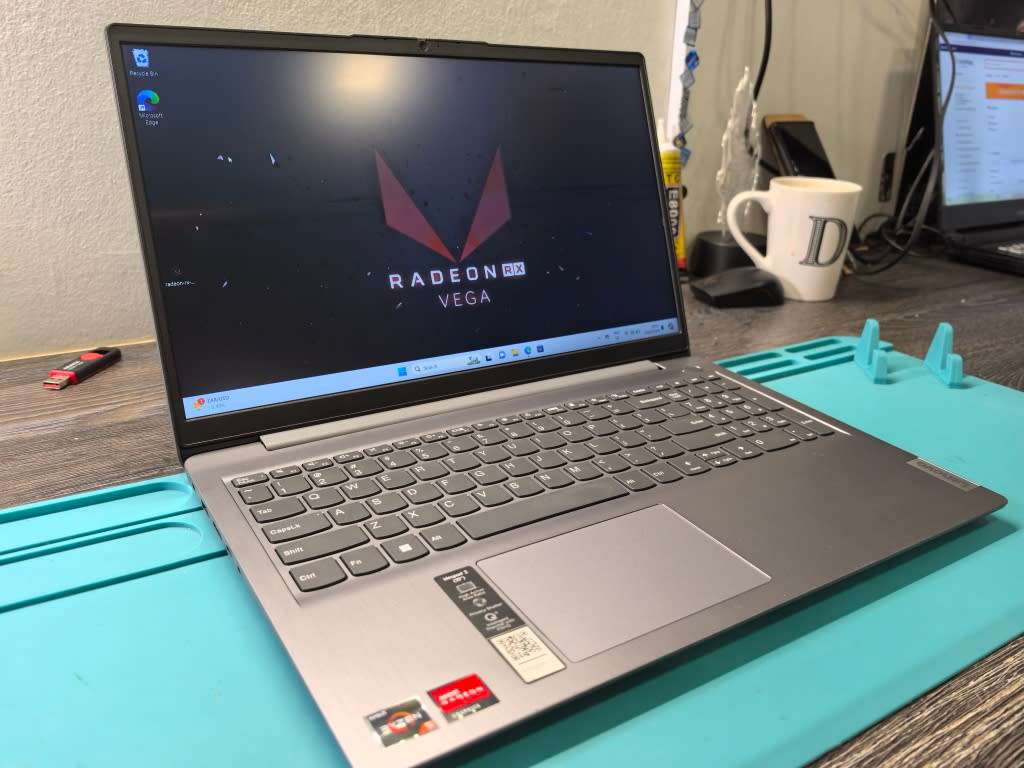 RADEON VEGA GFX-LENOVO IDEAPAD 3-RYZEN 5-3500U-8GB DDR4-512GB SSD-FHD