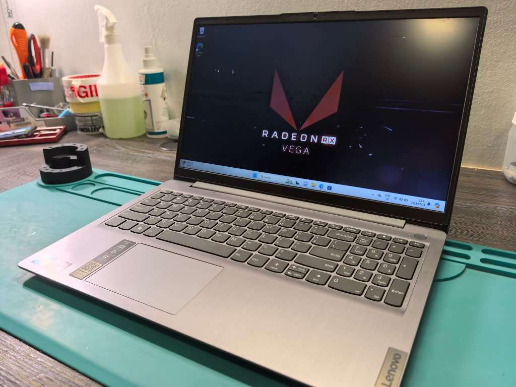 RADEON VEGA GFX-LENOVO IDEAPAD 3-RYZEN 5-3500U-8GB DDR4-512GB SSD-FHD