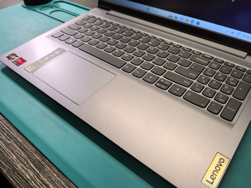 RADEON VEGA GFX-LENOVO IDEAPAD 3-RYZEN 5-3500U-8GB DDR4-512GB SSD-FHD