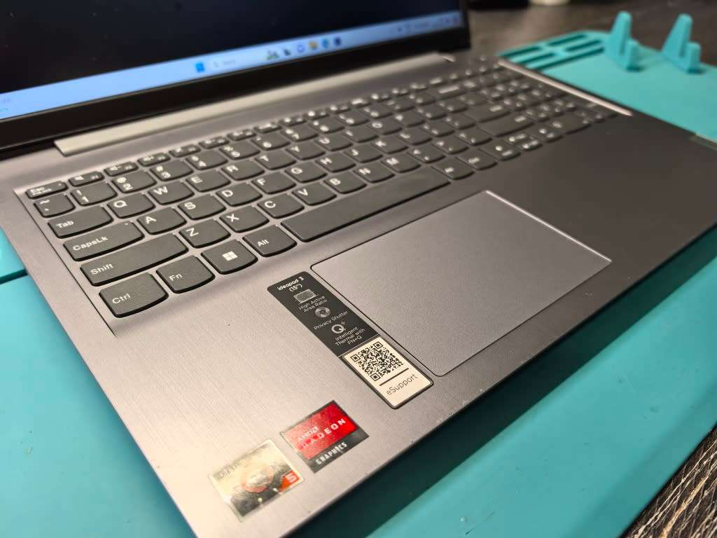 RADEON VEGA GFX-LENOVO IDEAPAD 3-RYZEN 5-3500U-8GB DDR4-512GB SSD-FHD