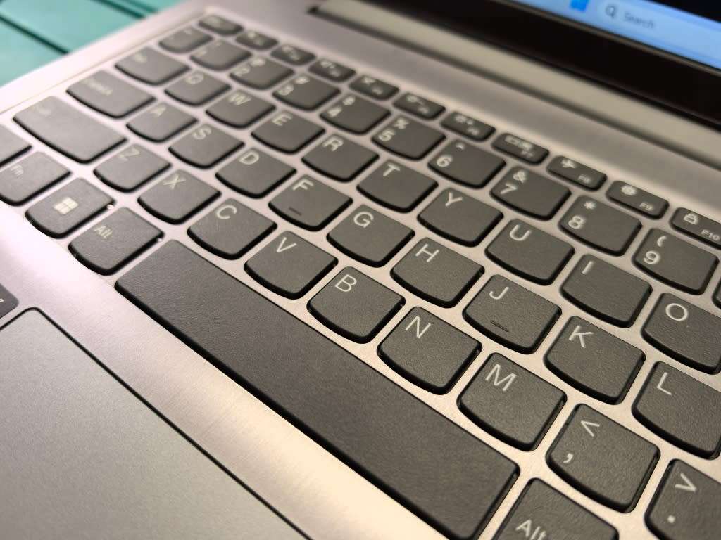 RADEON VEGA GFX-LENOVO IDEAPAD 3-RYZEN 5-3500U-8GB DDR4-512GB SSD-FHD