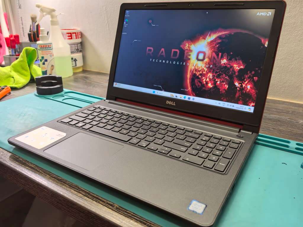 RADEON R5-DELL VOSTRO 3568-i7-7500U-FHD 1920X1080-256GB SSD-8GB DDR4-DVD