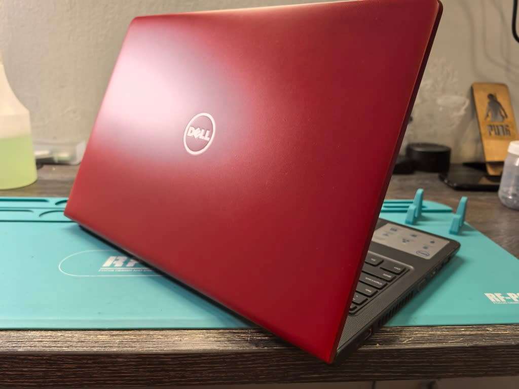 RADEON R5-DELL VOSTRO 3568-i7-7500U-FHD 1920X1080-256GB SSD-8GB DDR4-DVD