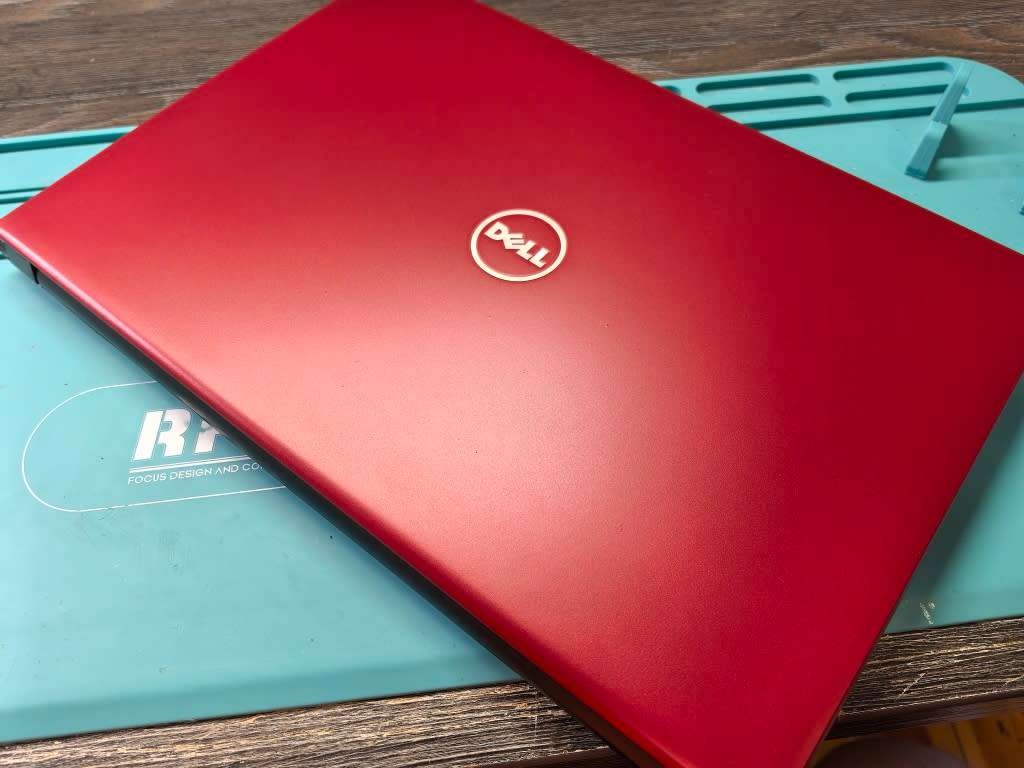 RADEON R5-DELL VOSTRO 3568-i7-7500U-FHD 1920X1080-256GB SSD-8GB DDR4-DVD