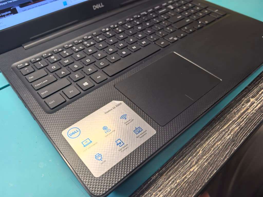 10TH GEN-DELL VOSTRO 3591*i3-1005g1-8GB DDR4-250GB SSD*UHD GRAPHICS*