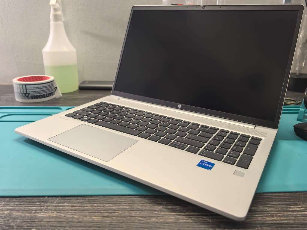 AS NEW*HP PROBOOK 450 G9-i5-1235U-16GB DDR4-512GB SSD-FHD-10 CORES-warranty