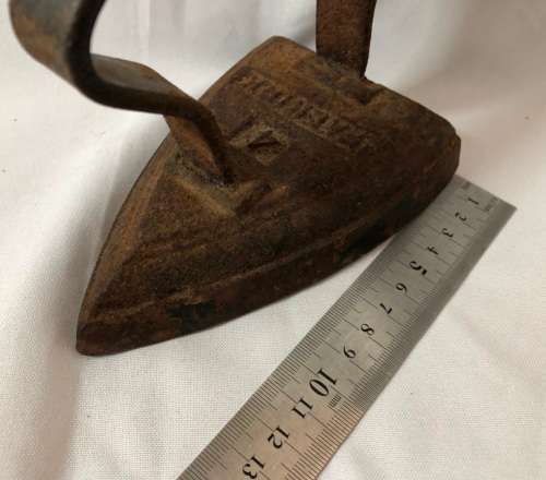 ANTIQUE FALKIRK SAD IRON NO 4