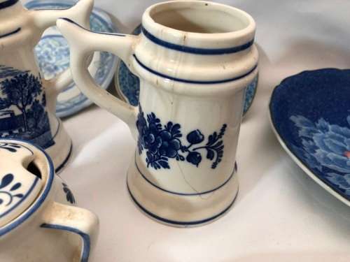 COLLECTION OF DELFT & BLUE AND WHITE PIECES