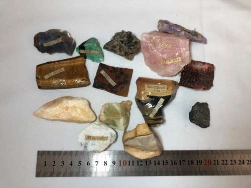 COLLECTION OF ROUGH STONES