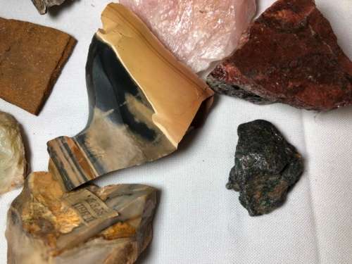 COLLECTION OF ROUGH STONES