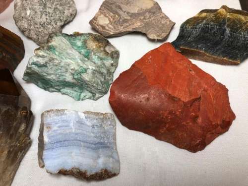 COLLECTION OF ROUGH STONES