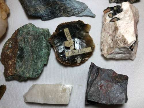 COLLECTION OF ROUGH STONES