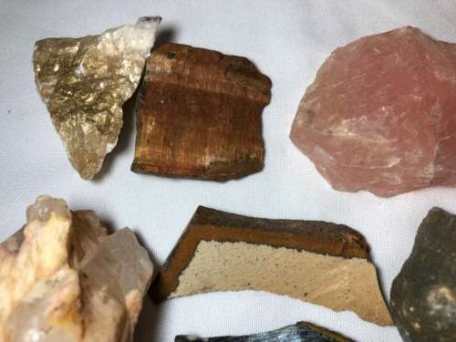 COLLECTION OF ROUGH STONES