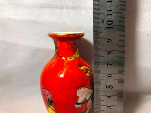 SMALL ORIENTAL HAND PAINTED PORCELAIN VASE