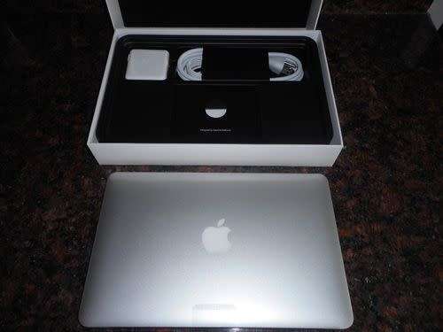 Apple MacBook Air i7 11.6-Inch A1465