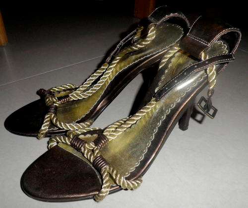 LOVELY 3-INCH GOLD & BROWN SANDALS UK SIZE 3