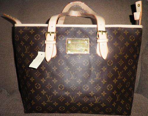 BRAND NEW LOUIS VUITTON HANDBAG **BROWN**