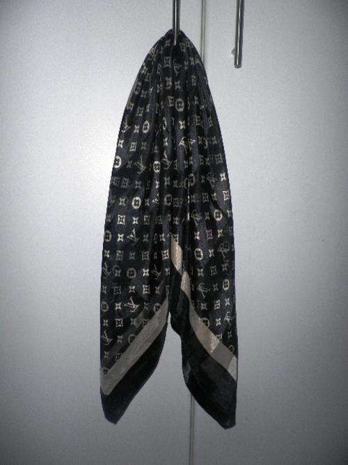 BRAND NEW LOUIS VUITTON SCARF