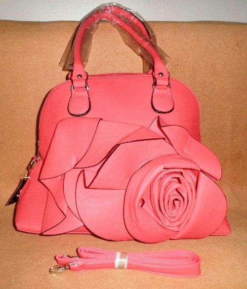 STUNNING LEATHER FLOWER DESIGN HANDBAG***PINK***