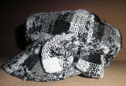 GORGEOUS FASHIONABLE WINTER HAT ***GREY***