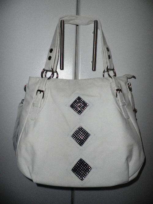 FASHIONABLE GOOD QUALITY PU LEATHER HANDBAG in BLACK OR WHITE COLOUR