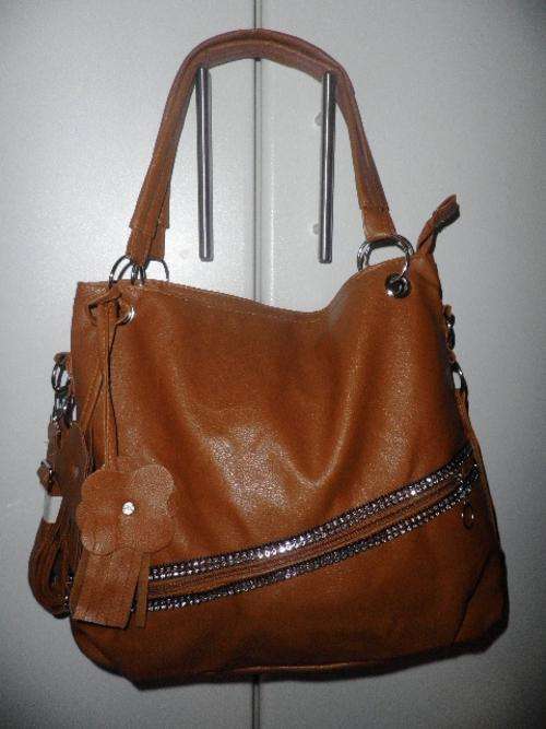 GOOD QUALITY PU LEATHER HANDBAG/SLINGBAG in TAN COLOUR