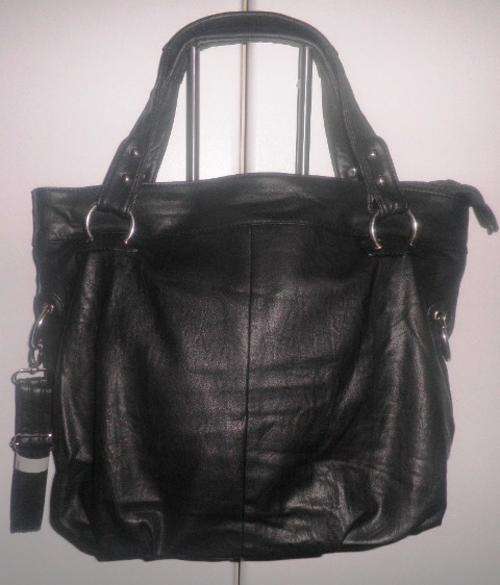 TOP CLASS HIGH QUALITY PU LEATHER HANDBAG WITH REMOVABLE SHOULDER STRAP in BLACK COLOUR